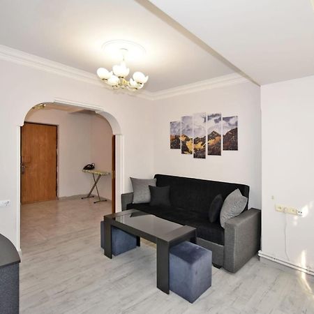 Luxury Spacious Apartment On Saryan Street.Centre Ереван Экстерьер фото