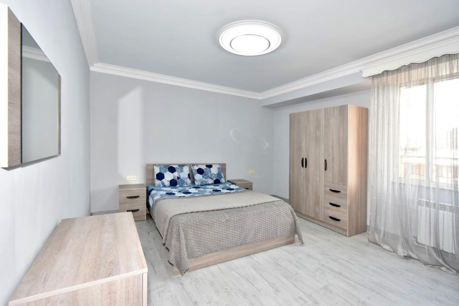 Luxury Spacious Apartment On Saryan Street.Centre Ереван Экстерьер фото