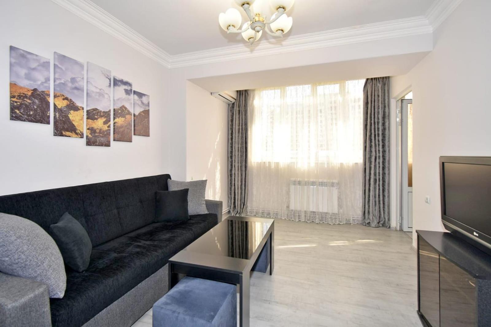Luxury Spacious Apartment On Saryan Street.Centre Ереван Экстерьер фото