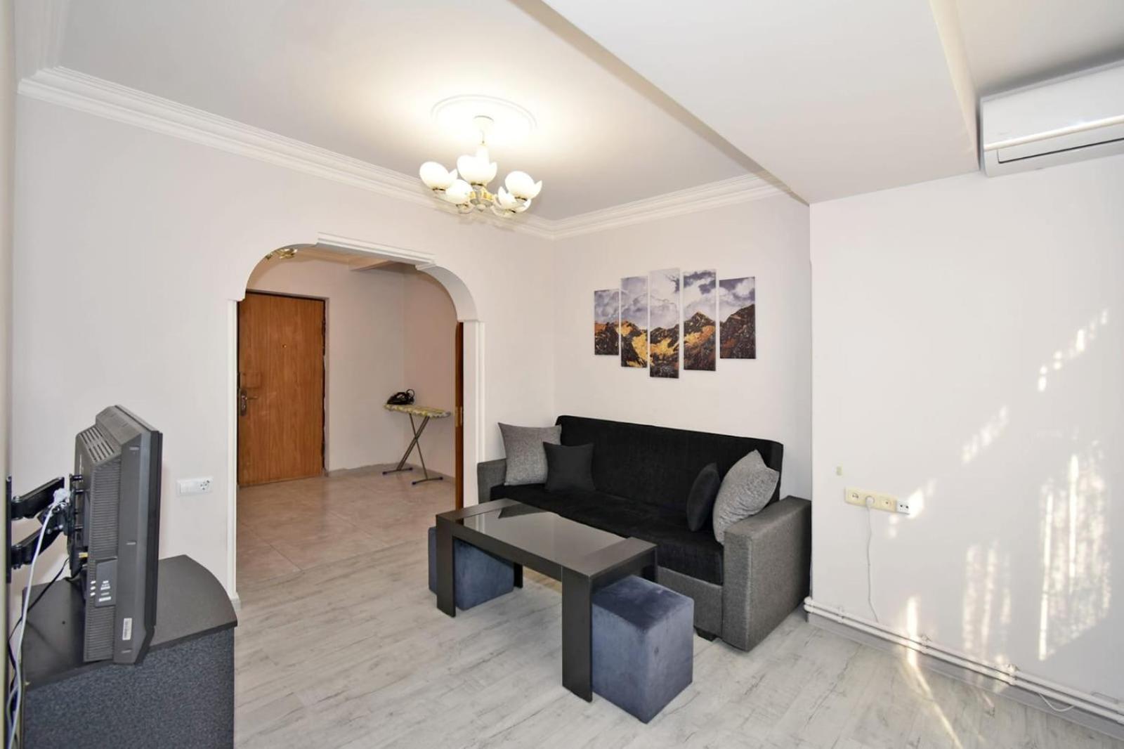 Luxury Spacious Apartment On Saryan Street.Centre Ереван Экстерьер фото