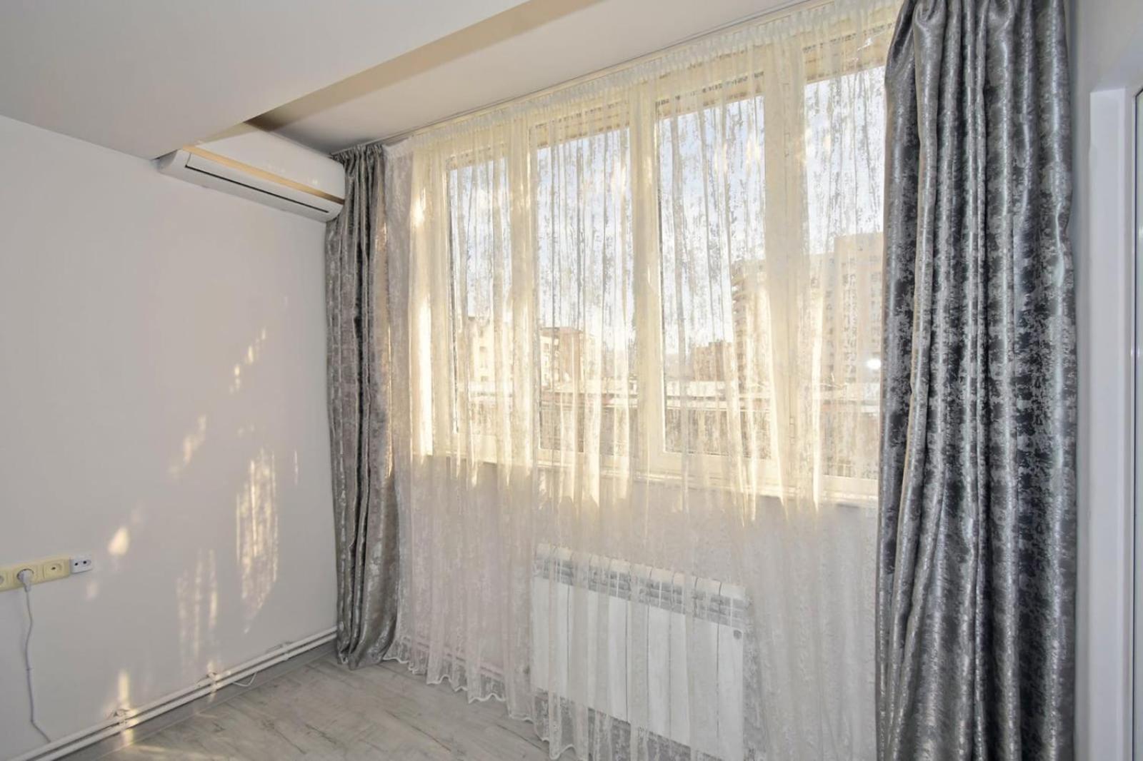 Luxury Spacious Apartment On Saryan Street.Centre Ереван Экстерьер фото